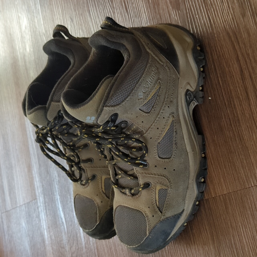 Columbia hiking boots men's size 8.5